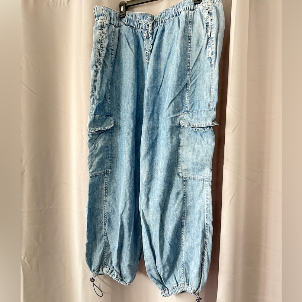 LIKE NEW Lane Bryant Light Wash Size 16 Cargo Chambray Jeans